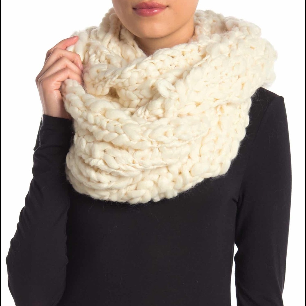 NWT. Free People Dreamland Chunky Scarf